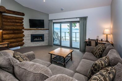 Tigh-Na-Mara Seaside Spa Resort Ballenas Fire Couch