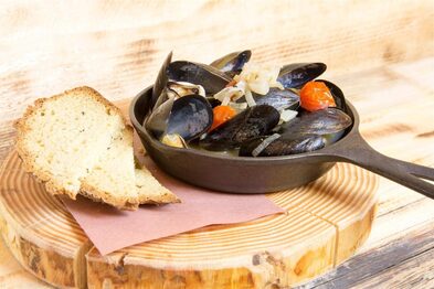 Tigh-Na-Mara Cedars Restaurant Lounge Lager Steamed Mussels